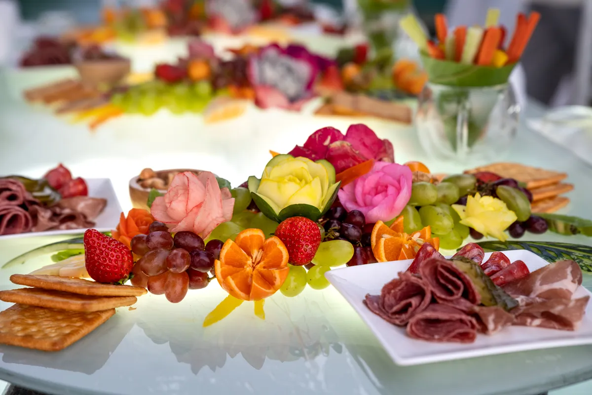 Professional restaurant and bar photography showcasing food, drinks, and dining atmosphere